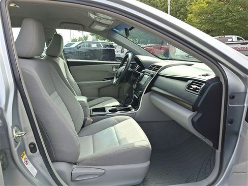 Used 2016 Toyota Camry image 24