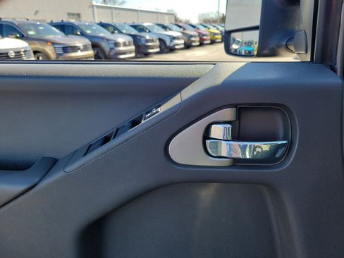 Used 2018 Nissan Frontier PRO-4X image 17