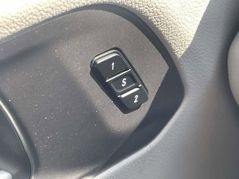 Used 2024 Chrysler Pacifica Touring-L FWD image 23