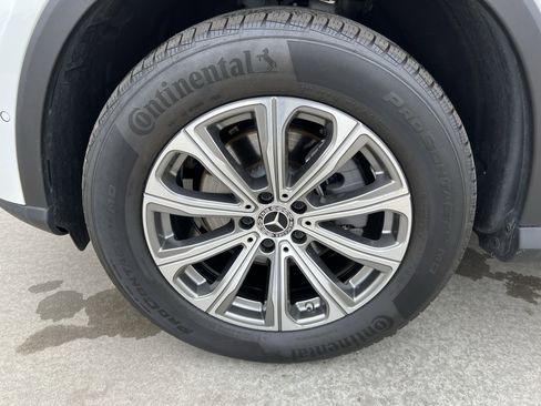 Certified 2025 Mercedes-Benz GLC 300 4MATIC w/ Driver Assistance Package image 13