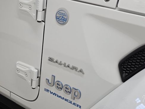 Used 2024 Jeep Wrangler Unlimited Sahara AWD/4WD image 49