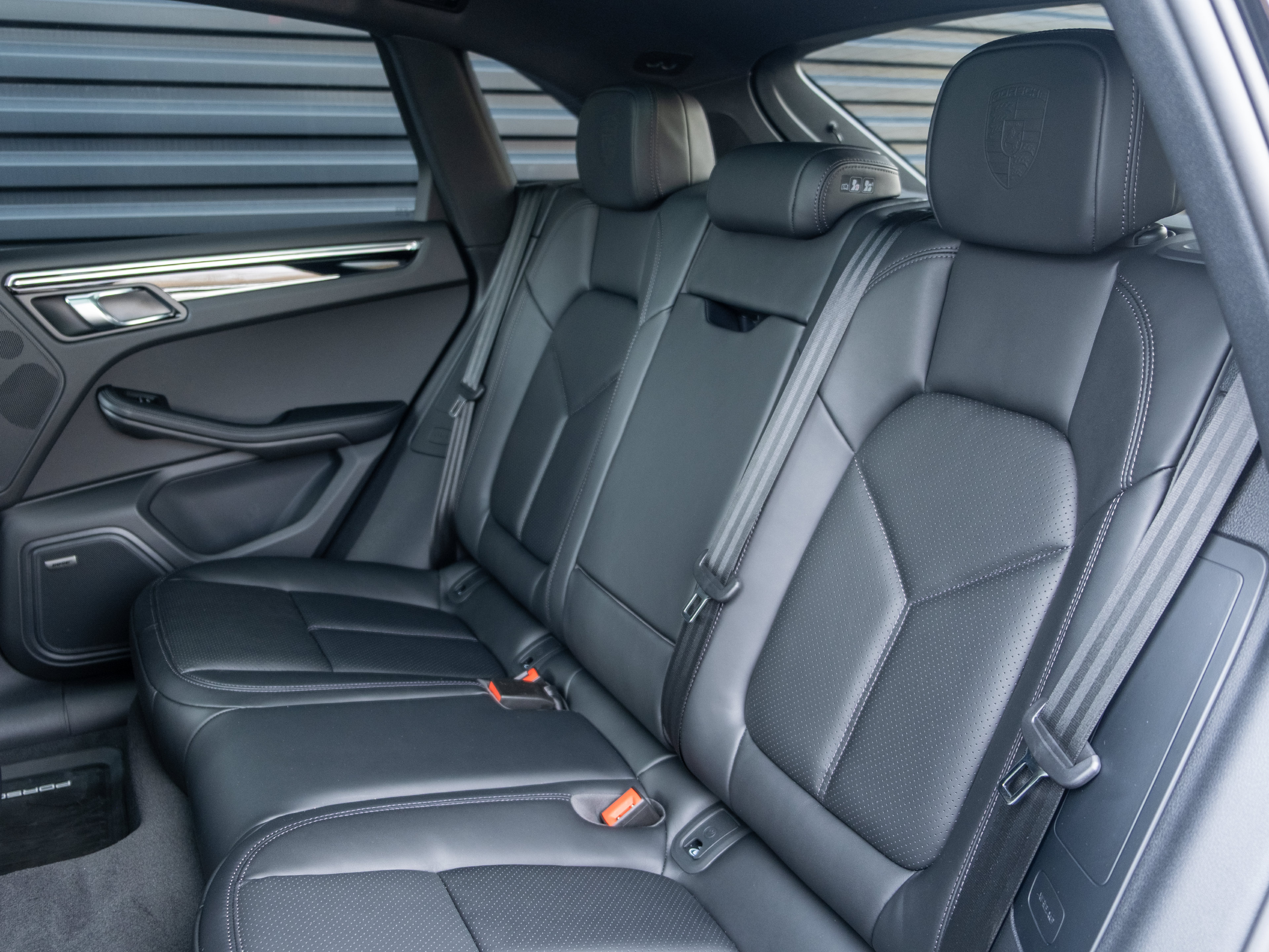 Certified 2026 Porsche Macan AWD/4WD image 36