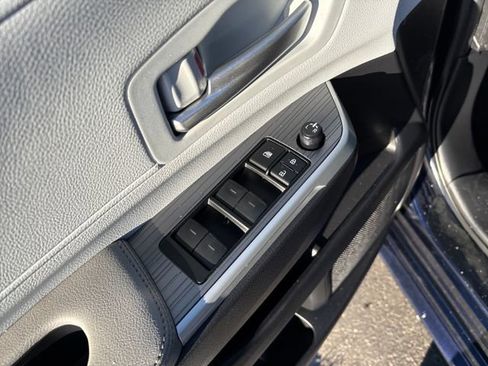 Used 2025 Toyota Sienna XLE image 11