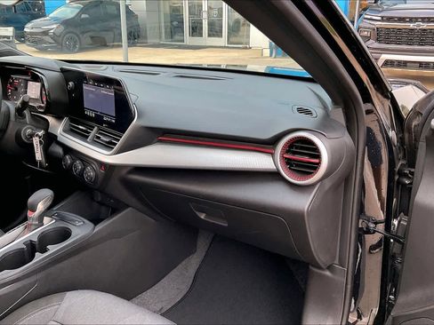 Used 2025 Chevrolet Trax RS w/ Driver Confidence Package image 18