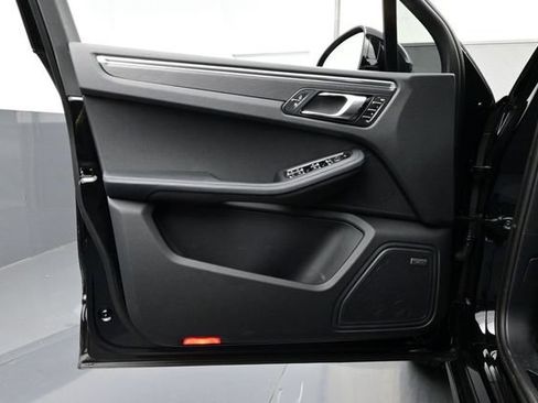 Certified 2025 Porsche Macan GTS AWD/4WD image 7