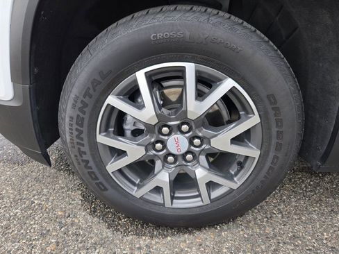 Used 2023 GMC Acadia SLE w/ Driver Convenience Package image 7