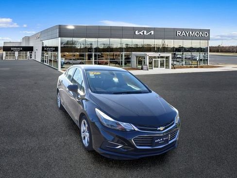 Used 2017 Chevrolet Cruze Premier FWD image 9