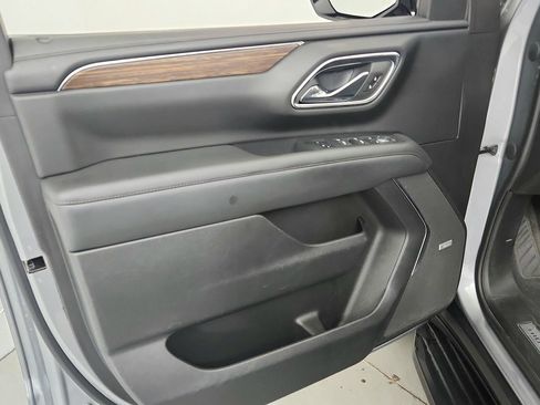 Used 2023 Chevrolet Suburban High Country AWD/4WD image 17