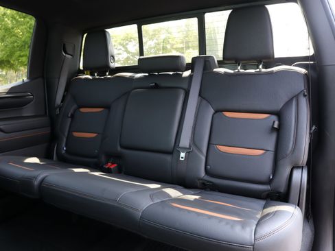 Used 2024 GMC Sierra 1500 AT4 w/ Technology Package AWD/4WD image 10