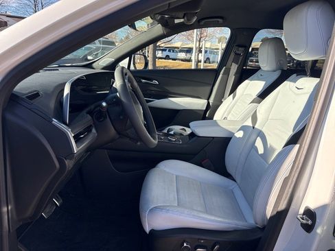 Certified 2024 Cadillac XT4 Sport image 8