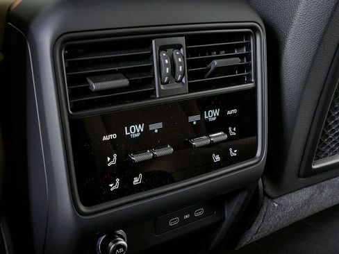 Used 2026 Porsche Cayenne Coupe AWD/4WD image 22