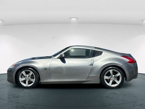 Used 2009 Nissan 370Z Touring image 4