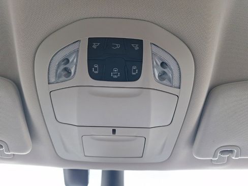 Used 2022 Chrysler Pacifica Touring-L image 14