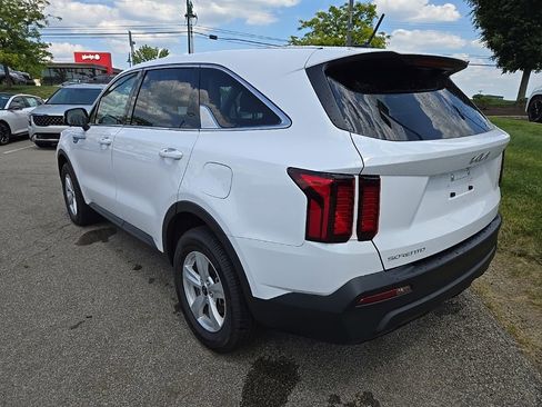 Used 2023 Kia Sorento LX AWD/4WD image 9