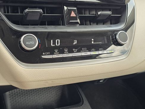 Used 2025 Toyota Corolla LE image 26