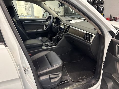 Used 2022 Volkswagen Atlas SE w/ Black Wheel Package image 21