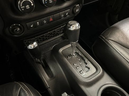 Used 2016 Jeep Wrangler Unlimited Sahara w/ Dual Top Group AWD/4WD image 22
