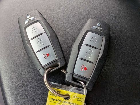 Used 2022 Mitsubishi Outlander ES image 27