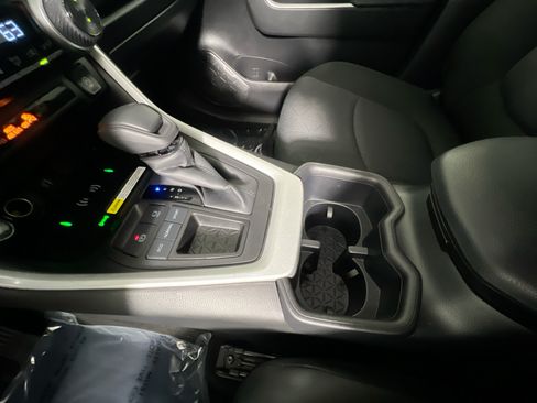 Used 2025 Toyota RAV4 XLE w/ Convenience Package FWD image 25