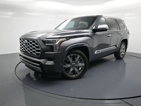Used 2025 Toyota Sequoia Capstone image 1