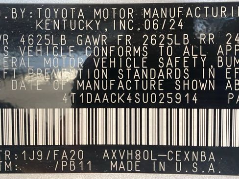 Used 2025 Toyota Camry LE FWD image 28