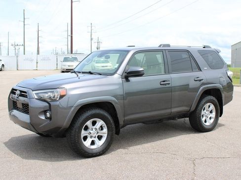 Used 2021 Toyota 4Runner SR5 AWD/4WD image 2