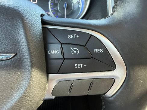 Used 2016 Chrysler 300 C RWD image 21