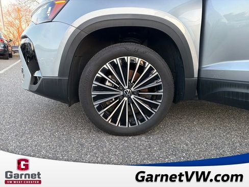 Certified 2025 Volkswagen Taos SE image 37