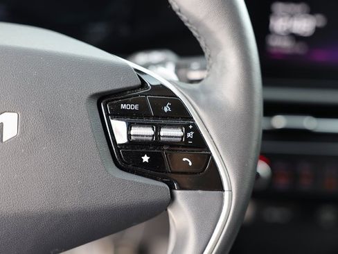 Used 2023 Kia Niro SX Touring image 20