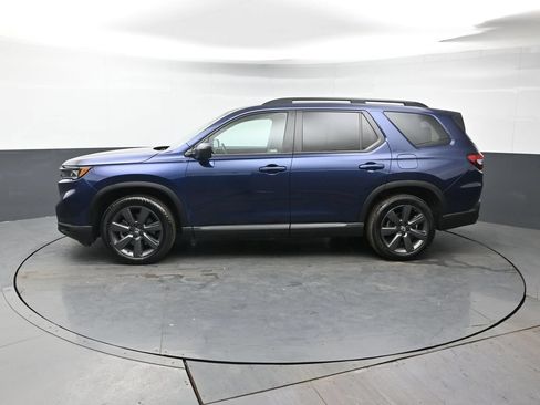 Used 2023 Honda Pilot Sport image 2