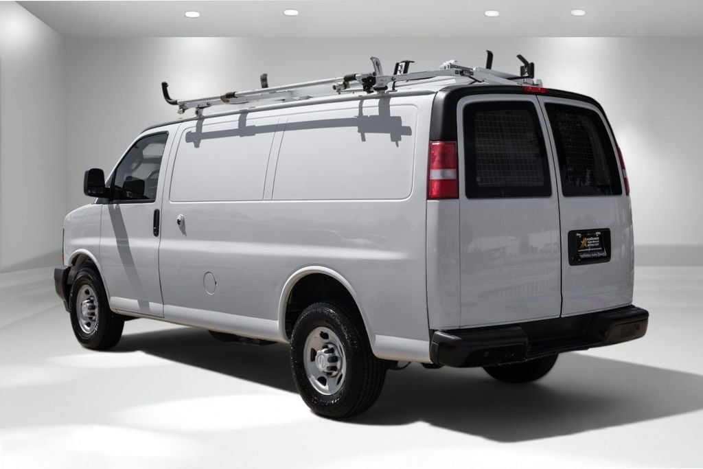 Used 2017 Chevrolet Express 2500 RWD image 8