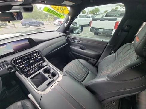 Used 2025 Nissan Armada PRO-4X w/ Pro-4X Premium Package AWD/4WD image 3