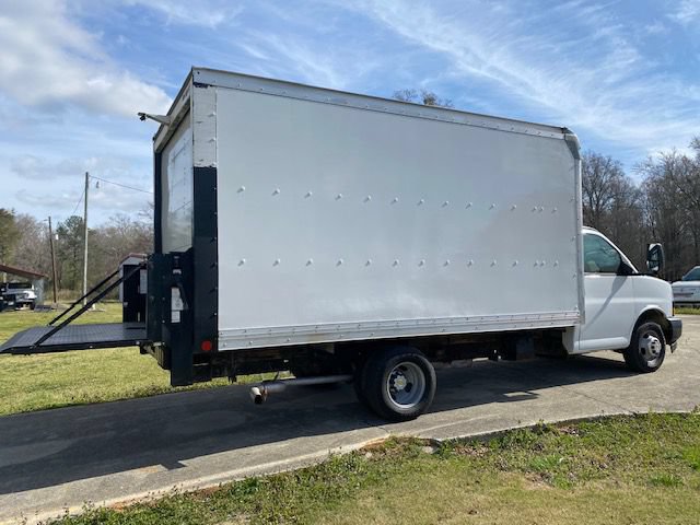 Used 2018 Chevrolet Express 3500 w/ Driver Convenience Package RWD image 4