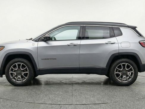 Used 2025 Jeep Compass Trailhawk image 5