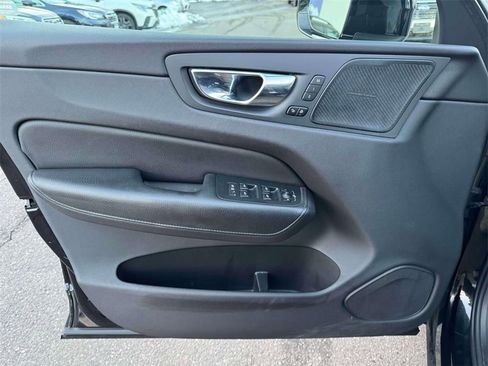 Used 2020 Volvo XC60 T5 Momentum w/ Protection Package Premier image 15