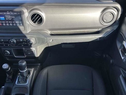 Used 2022 Jeep Gladiator Sport image 18