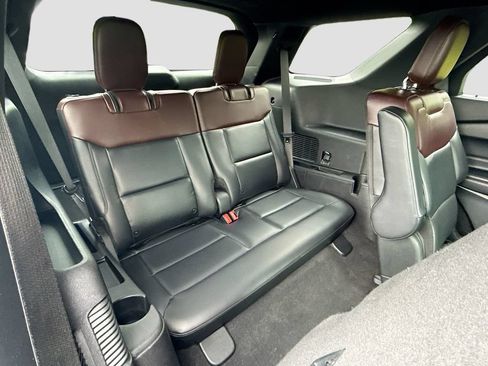 Used 2021 Ford Explorer Platinum w/ Equipment Group 601A AWD/4WD image 32