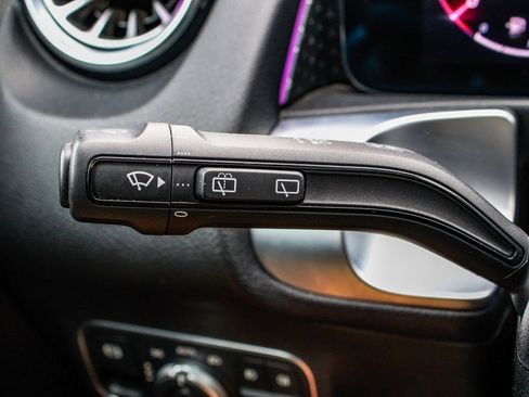 Used 2024 Mercedes-Benz GLB 250 4MATIC w/ Driver Assistance Package image 27