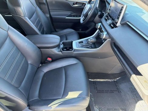 Used 2022 Toyota RAV4 XLE Premium image 30