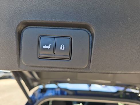 Used 2025 Nissan Rogue SV FWD image 18