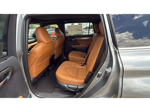 New 2026 Toyota Highlander Platinum AWD/4WD image 69