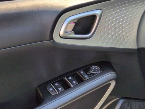 Certified 2025 Kia Soul LX w/ LX Technology Package FWD image 13