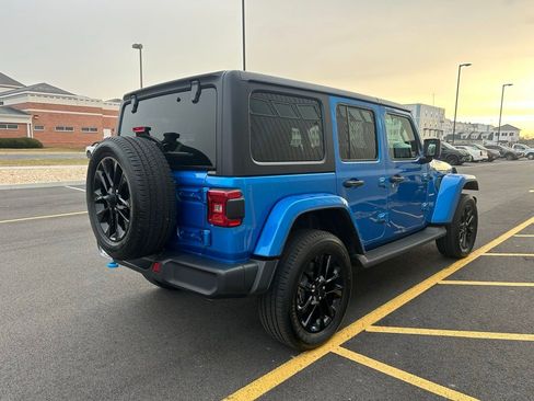 Used 2023 Jeep Wrangler Unlimited Sahara w/ Cold Weather Group image 8