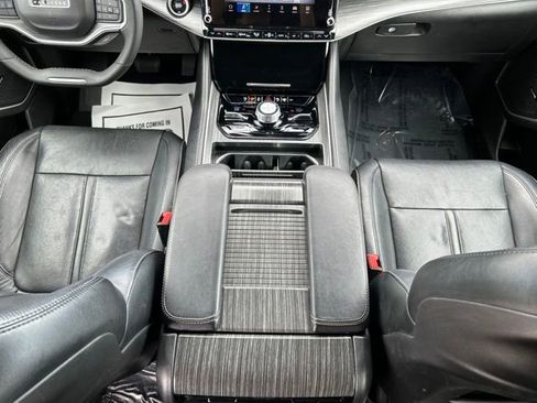 Used 2024 Jeep Wagoneer L Series III w/ Flexible Seating Group AWD/4WD image 15