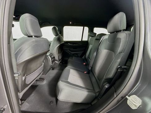 Used 2024 Jeep Grand Cherokee Laredo image 22