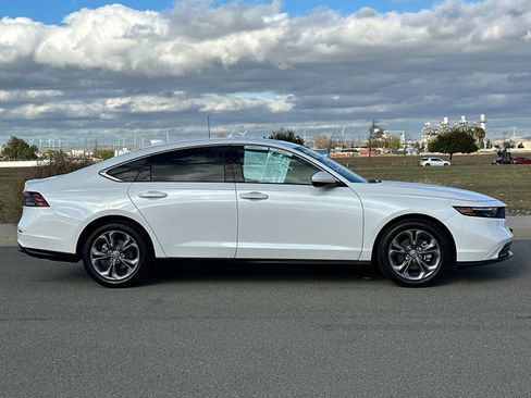 Certified 2023 Honda Accord EX image 3