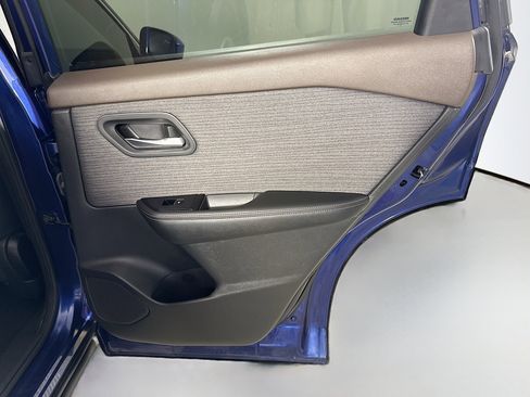 Used 2023 Nissan Rogue SV FWD image 28