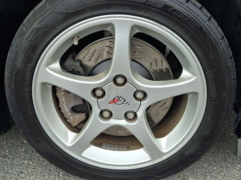 Used 2001 Chevrolet Corvette w/ Preferred Equipment Group2 image 8