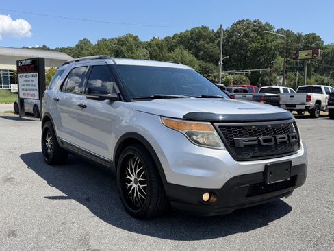 Used 2013 Ford Explorer XLT FWD image 4