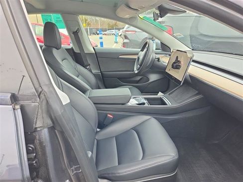 Used 2023 Tesla Model 3 Standard Range image 8